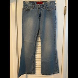 Ladies Levi’s Superlow size 7s jr Flare Jeans